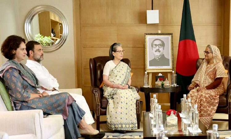 শেখ হাসিনার সঙ্গে সোনিয়া-রাহুল-প্রিয়াঙ্কা গান্ধীর সাক্ষাৎ