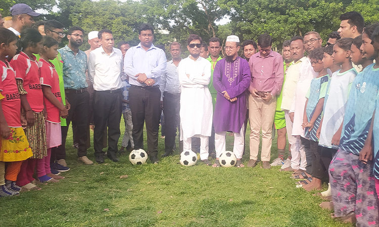 হিলিতে বঙ্গবন্ধু ও বঙ্গমাতা গোল্ডকাপ টুর্নামেন্টের ফাইনাল খেলা অনুষ্ঠিত