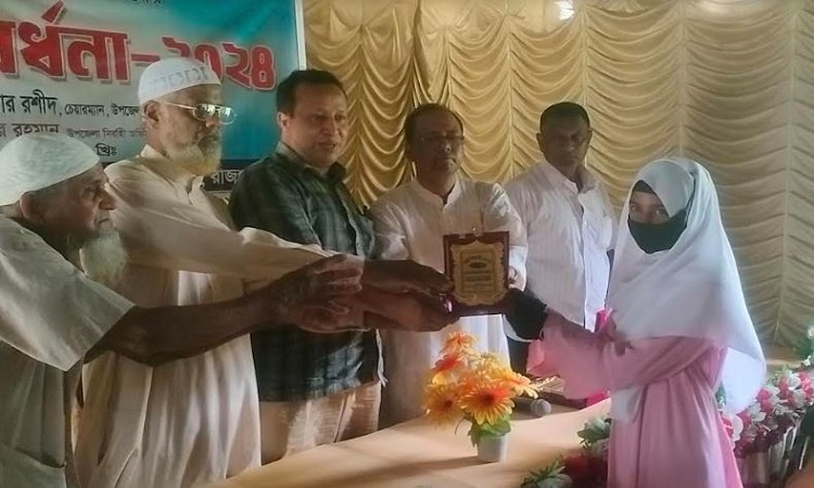 তানোর টিবিএম কলেজে বরণ ও বিদায় সংবর্ধনা অনুষ্ঠিত