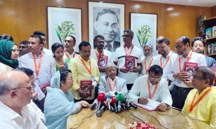 আমাদের মধ্যে বই না পড়ার প্রবণতা দেখা দিয়েছে: ফখরুল