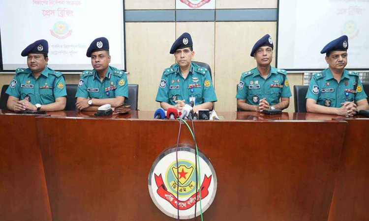 ঈদযাত্রায় বাড়তি ভাড়া আদায় করলে ব্যবস্থা নেবে পুলিশ