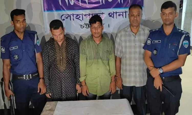চট্টগ্রামে পুলিশ পরিচয়ে চাঁদাবাজি, গ্রেফতার ৩