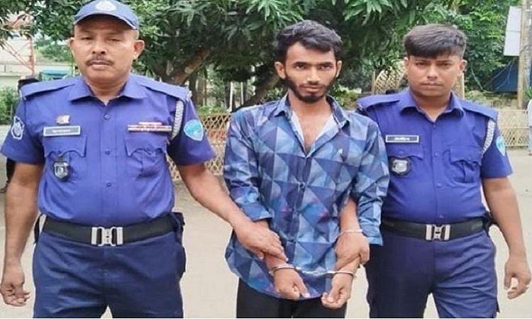 ফেনীতে স্ত্রীকে কুপিয়ে হত্যার পর থানায় হাজির ঘাতক স্বামী
