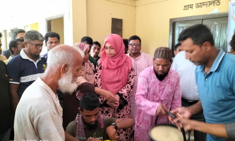 প্রধানমন্ত্রীর ঈদ উপহারের চাল পেল বোয়ালদাড়ের ৪৯০০ পরিবার