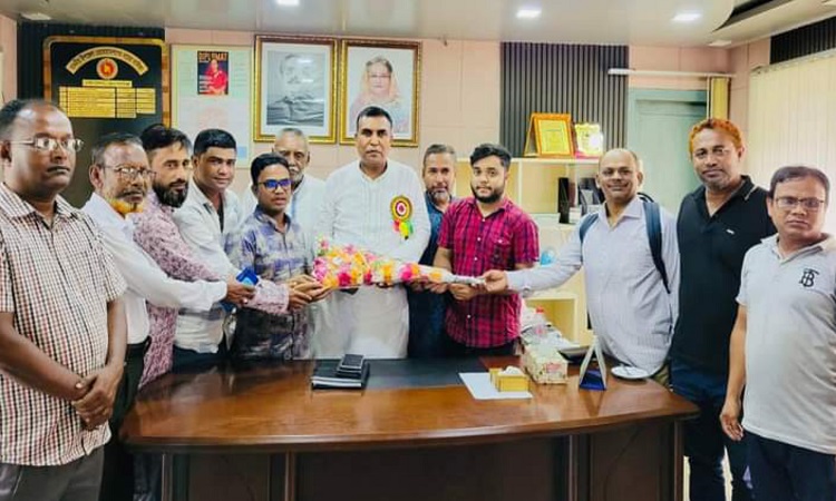 ধর্মপাশায় সাংবাদিকদের সাথে নবনির্বাচিত উপজেলা চেয়ারম্যানের মতবিনিময়