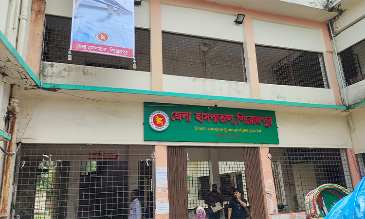 পিরোজপুরে বাস চাপায় নিহত ১, আহত ৩