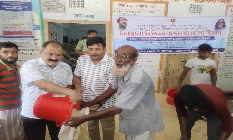 খানসামায় ৪০ হাজার পরিবার পেলো প্রধানমন্ত্রীর ঈদ উপহার