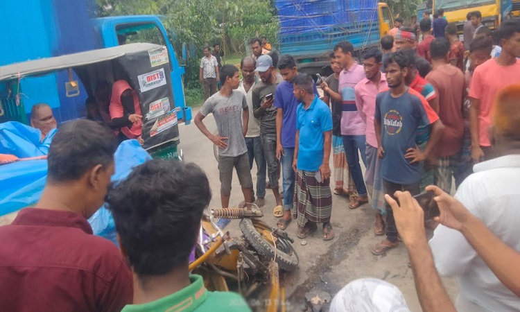 দিনাজপুরে ট্রাক-অটোরিকশা মুখোমুখি সংঘর্ষ, নারীসহ নিহত ২