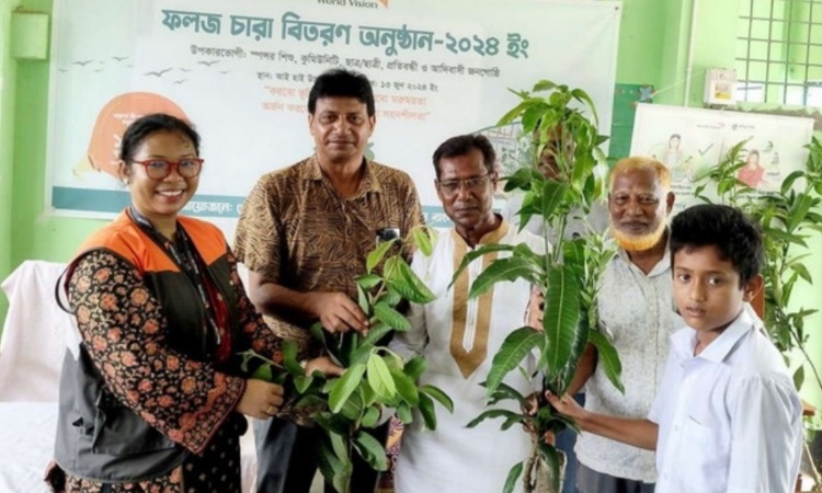গোদাগাড়ীতে শিশুদের মাঝে ফলজ গাছের চারা বিতরণ