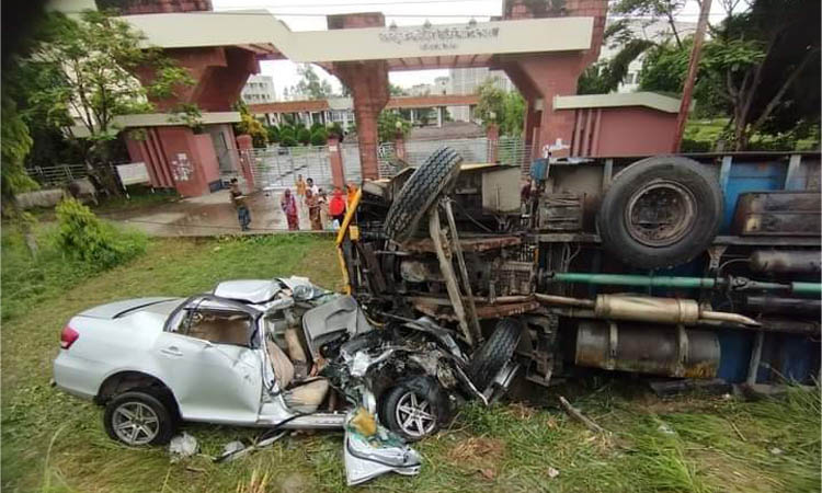 টাঙ্গাইলে ট্রাক-প্রাইভেট কার মুখোমুখি সংঘর্ষে নিহত ৩