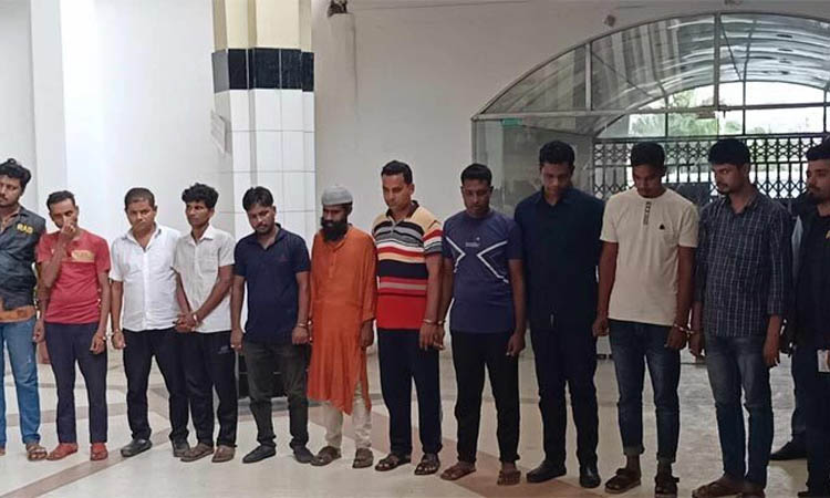 অন্যের এনআইডিতে টিকিট কেটে তিনগুণ দামে বিক্রি, আটক ১২