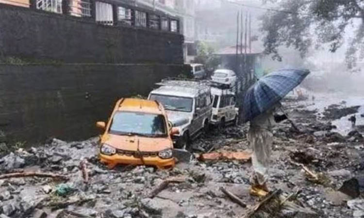 সিকিমে প্রবল বন্যা-ভূমিধসে ৬ জনের প্রাণহানি