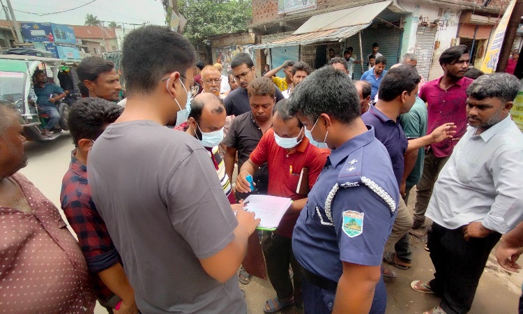 নওগাঁয় পচা মাংস বিক্রি করায় ব্যবসায়ীকে জরিমানা