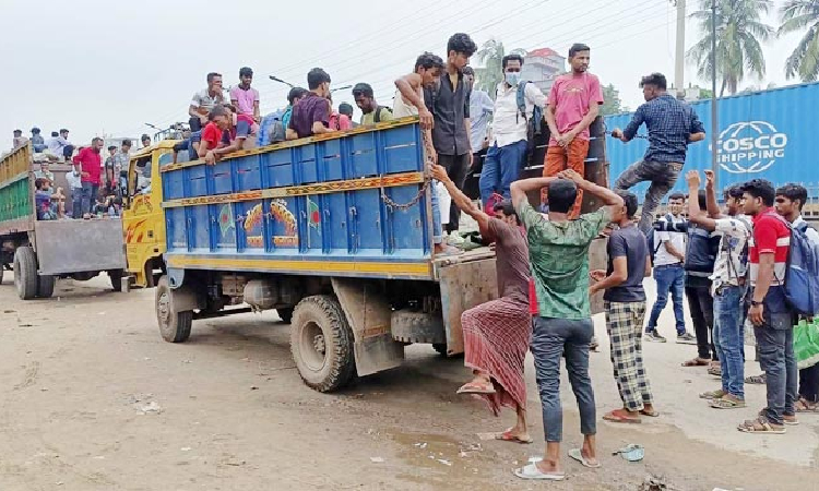 পুলিশের কড়া নির্দেশনা থাকলেও ট্রাকে করেও বাড়ি ফিরছে মানুষ