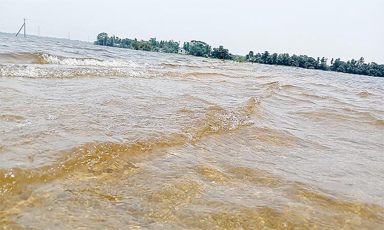 সুনামগঞ্জে পাহাড়ি ঢলে বাড়ছে ২৬ নদীর পানি, বন্যার আশংকা