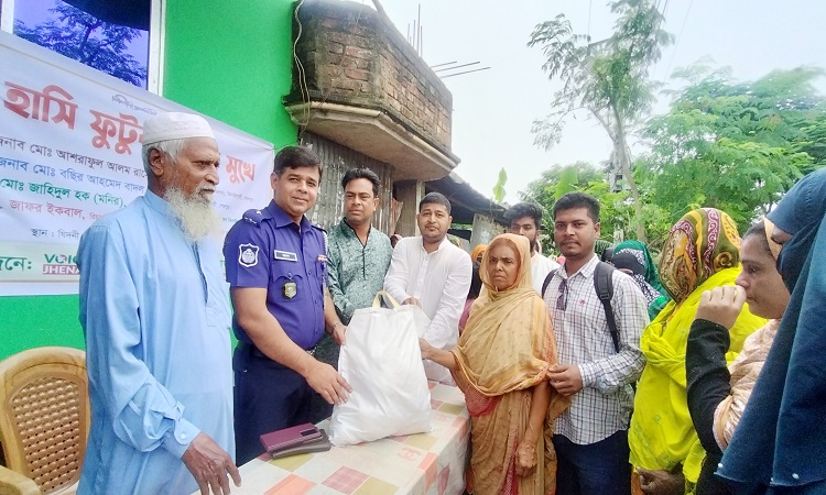 ঝিনাইগাতীতে দুইশতাধিক পরিবারের মাঝে খাদ্যসামগ্রী বিতরণ