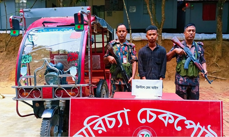 প্রায় ৫ কোটি টাকার আইসসহ ইজিবাইকচালক আটক