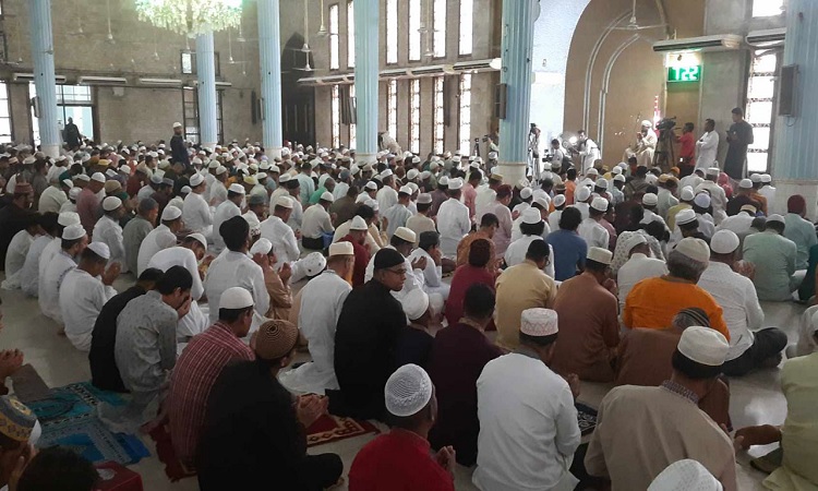 বায়তুল মোকাররমে ঈদের প্রথম জামাত অনুষ্ঠিত
