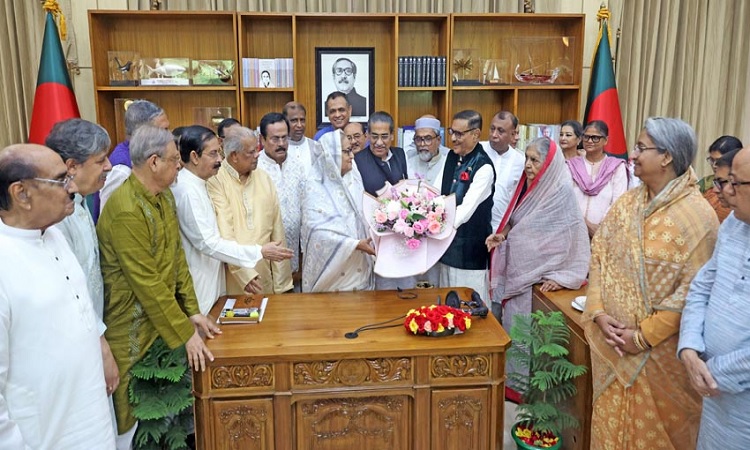 গণভবনে প্রধানমন্ত্রীর ঈদ শুভেচ্ছা বিনিময়