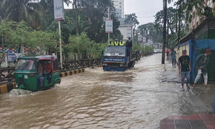 টানা ভারী বৃষ্টিতে ডুবল সিলেট, ঈদ আনন্দ ম্লান
