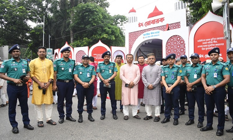 ডিএমপির সর্বোচ্চ নিরাপত্তায় ঢাকা মহানগরীতে ঈদের জামাত অনুষ্ঠিত