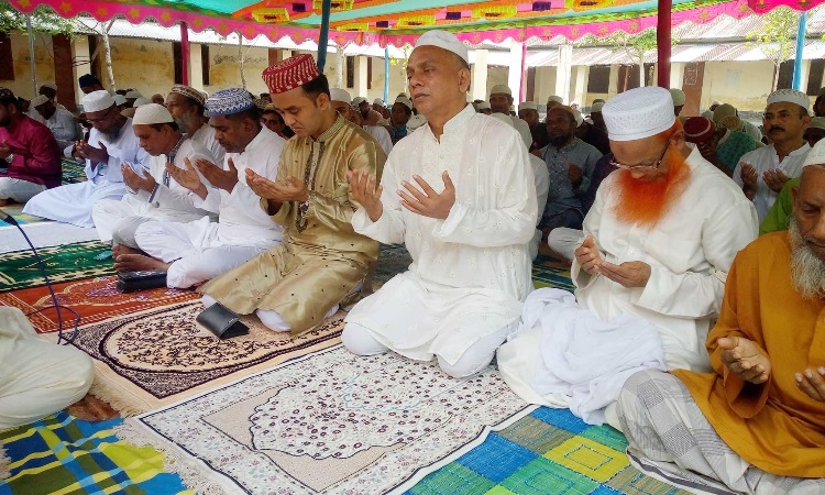 ইন্দুরকানীতে ঈদগাহে ঈদুল আজহার নামাজ অনুষ্ঠিত