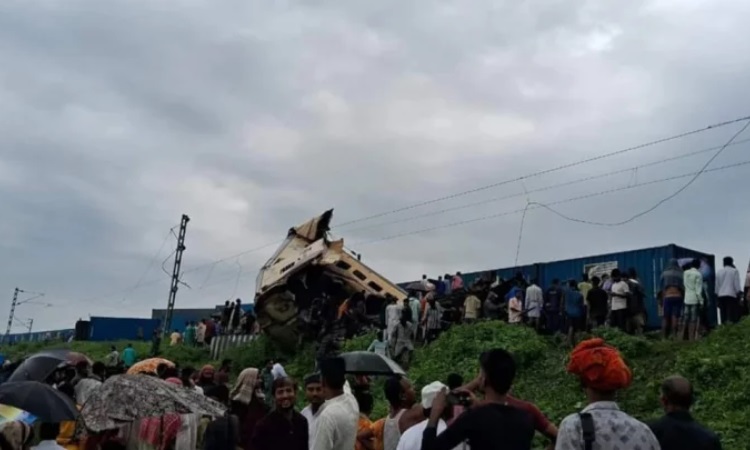 দার্জিলিংয়ে ট্রেন দুর্ঘটনায় নিহতের সংখ্যা বেড়ে ১৫