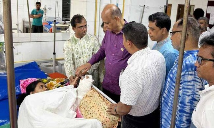ঈদের দিন আকস্মিক হাসপাতাল পরিদর্শন করলেন স্বাস্থ্যমন্ত্রী