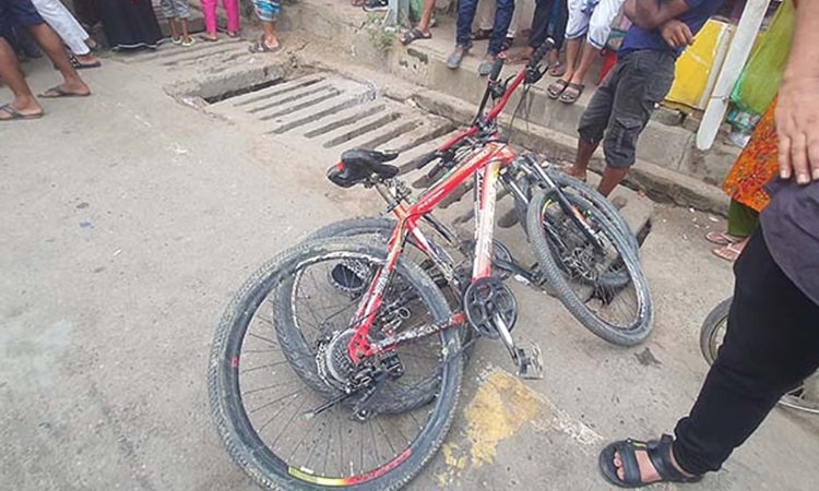 বাড্ডায় বাসের ধাক্কায় শিশুর মৃত্যু