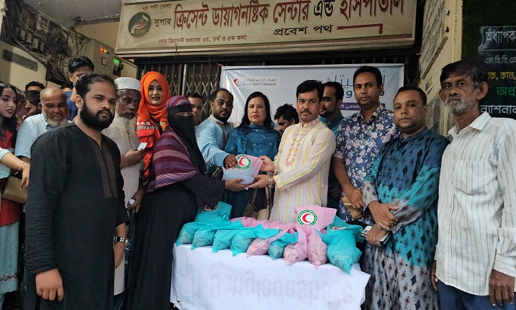 দরিদ্রদের মাঝে রেড ক্রিসেন্টের কোরবানির মাংস বিতরণ