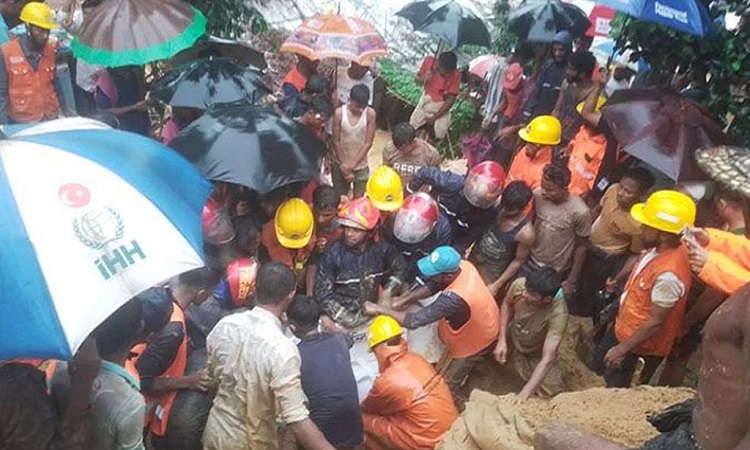 উখিয়া রোহিঙ্গা ক্যাম্পে পাহাড় ধস, নিহত ৯