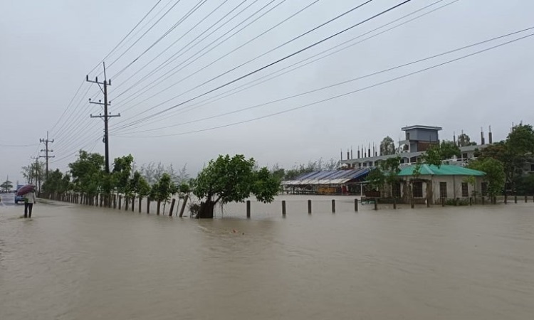 ভারী বর্ষণে প্লাবিত টেকনাফের অর্ধশত গ্রাম, আশঙ্কা পাহাড় ধসের