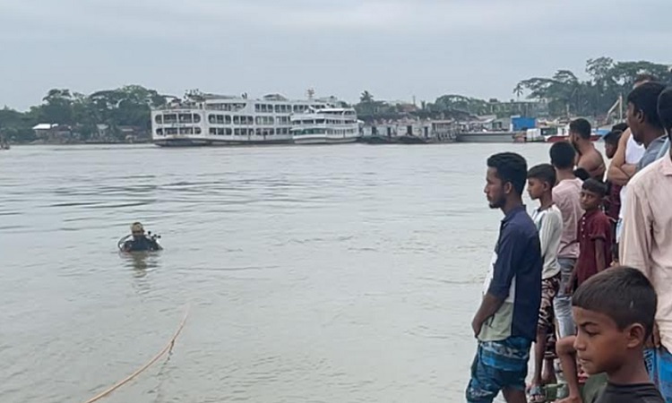 চাঁদপুরে মেঘনা নদীতে গোসলে নেমে স্ত্রীর সামনে ডুবে গেলেন স্বামী