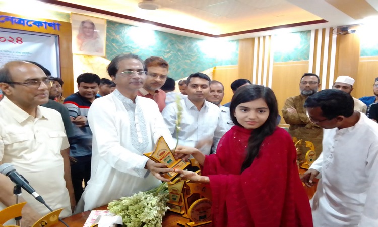 শিক্ষার্থীদের মানবিক গুণাবলি অর্জন করতে হবে: রুহী