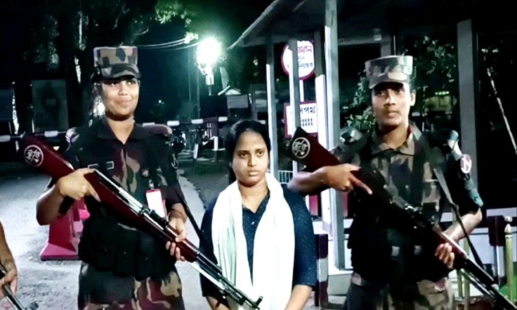 ভারতে আটক বাংলাদেশি তরুণীকে বিজিবির কাছে হস্তান্তর বিএসএফের