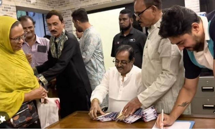১০ লাখ টাকা ঈদ উপহার দিলেন ডিপজল