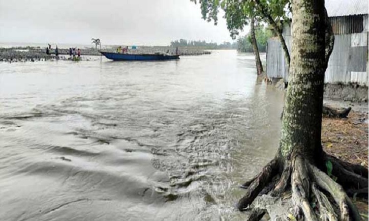 গাইবান্ধায় তিস্তার পানি বিপৎসীমা ছুঁই ছুঁই