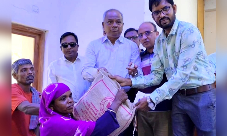 সরিষাবাড়ীতে প্রধানমন্ত্রীর ঈদ উপহার পেল ৫ শতাধিক পরিবার
