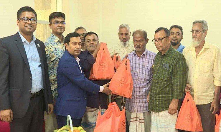 যুদ্ধাহত বীর মুক্তিযোদ্ধারা পেলেন প্রধানমন্ত্রীর উপহার