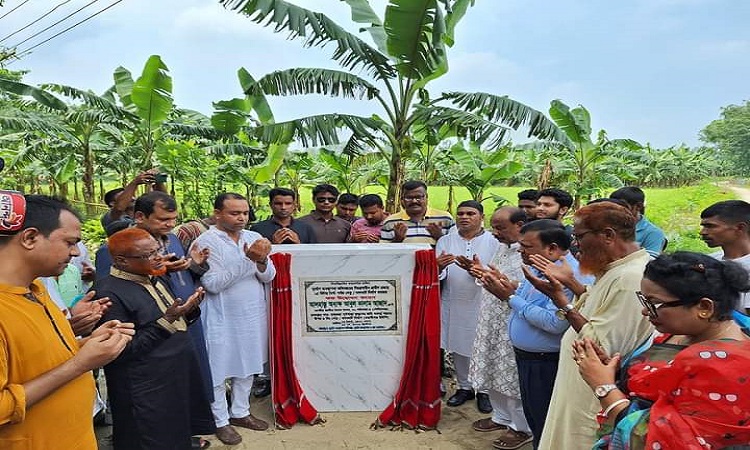 গোবিন্দগঞ্জে ৩টি ব্রিজ নির্মাণ কাজের উদ্বোধন