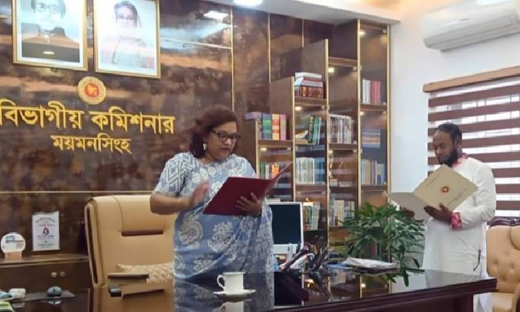 গৌরীপুরে নির্বাচনের সাড়ে তিন বছর পর শপথ নিলেন পৌর কাউন্সিলর