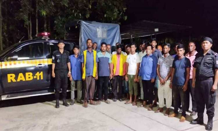 নোয়াখালীতে সড়কে চাঁদাবাজি, নগদ টাকাসহ গ্রেফতার ৩৪