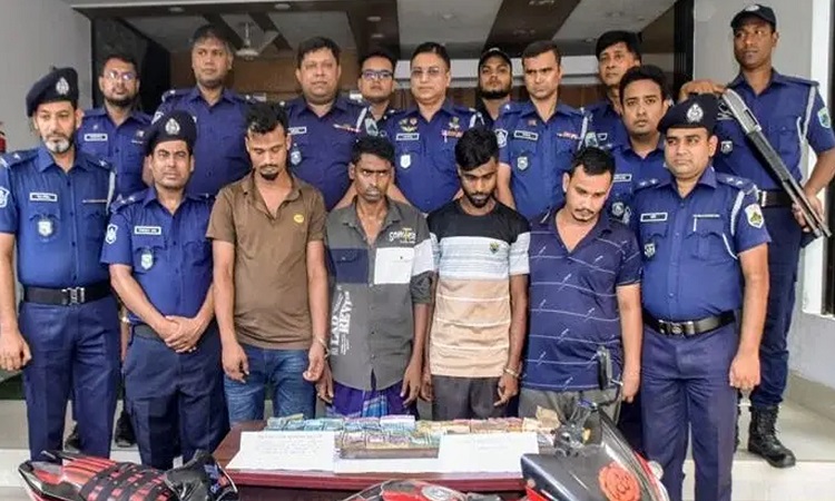 বগুড়ায় আইএফআইসি ব্যাংক লুট: টাকা উদ্ধার, গ্রেফতার ৪