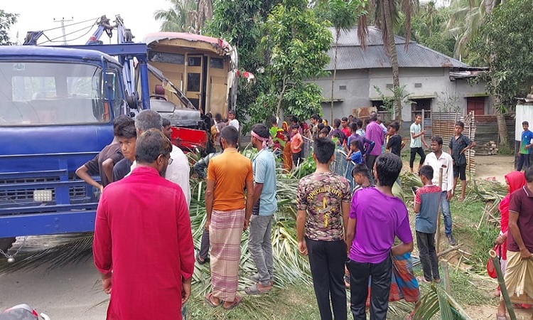 জয়পুরহাটে বাস চাপায় বৃদ্ধের মৃত্যু