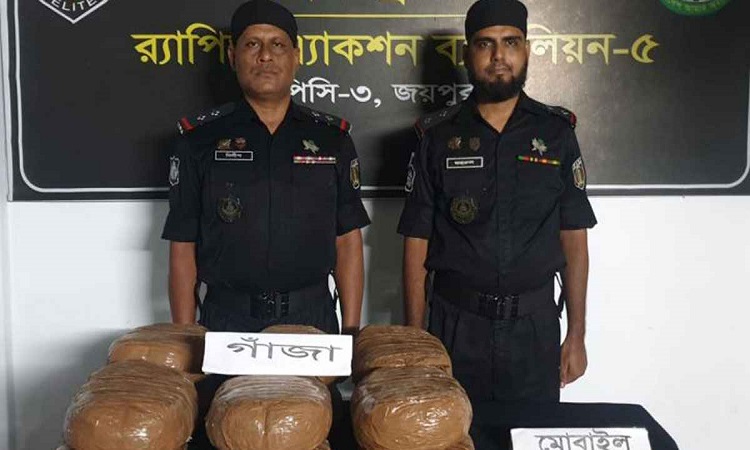 জয়পুরহাটে প্রাইভেটকারসহ পরিত্যক্ত ২৪ কেজি গাঁজা উদ্ধার