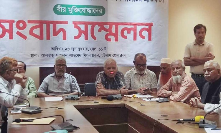 সিরু বাঙালি বইয়ে মুক্তিযুদ্ধের ইতিহাস বিকৃতির অভিযোগ মুক্তিযোদ্ধাদের