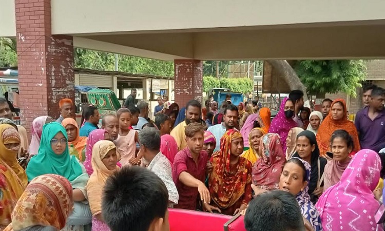 জয়পুরহাটে পাথরবোঝাই ট্রাকের ধাক্কায় নারী এনজিও কর্মী নিহত