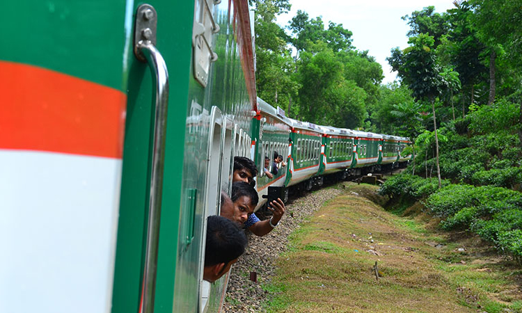 পাহাড়িকা-উদয়ন এক্সপ্রেসে খাবার সরবরাহকারী প্রতিষ্ঠানের কার্যক্রম বন্ধ
