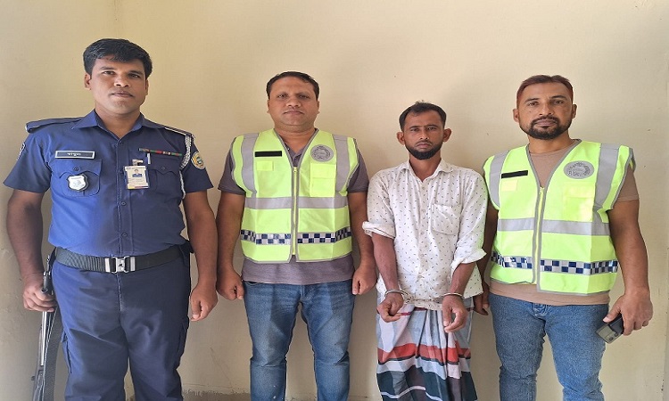 শিশুকে চাপা দিয়ে পুঁতে রাখার অভিযোগে টমটম চালক আটক