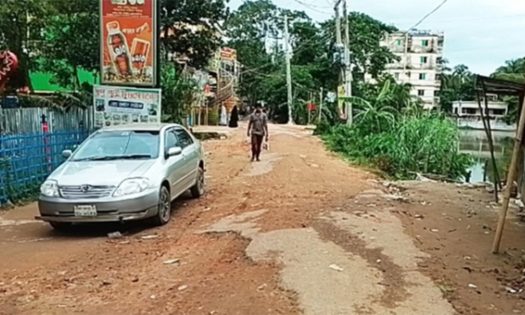 সরাইলে খানাখন্দে ভরা সড়ক, চলাচলে ভোগান্তি